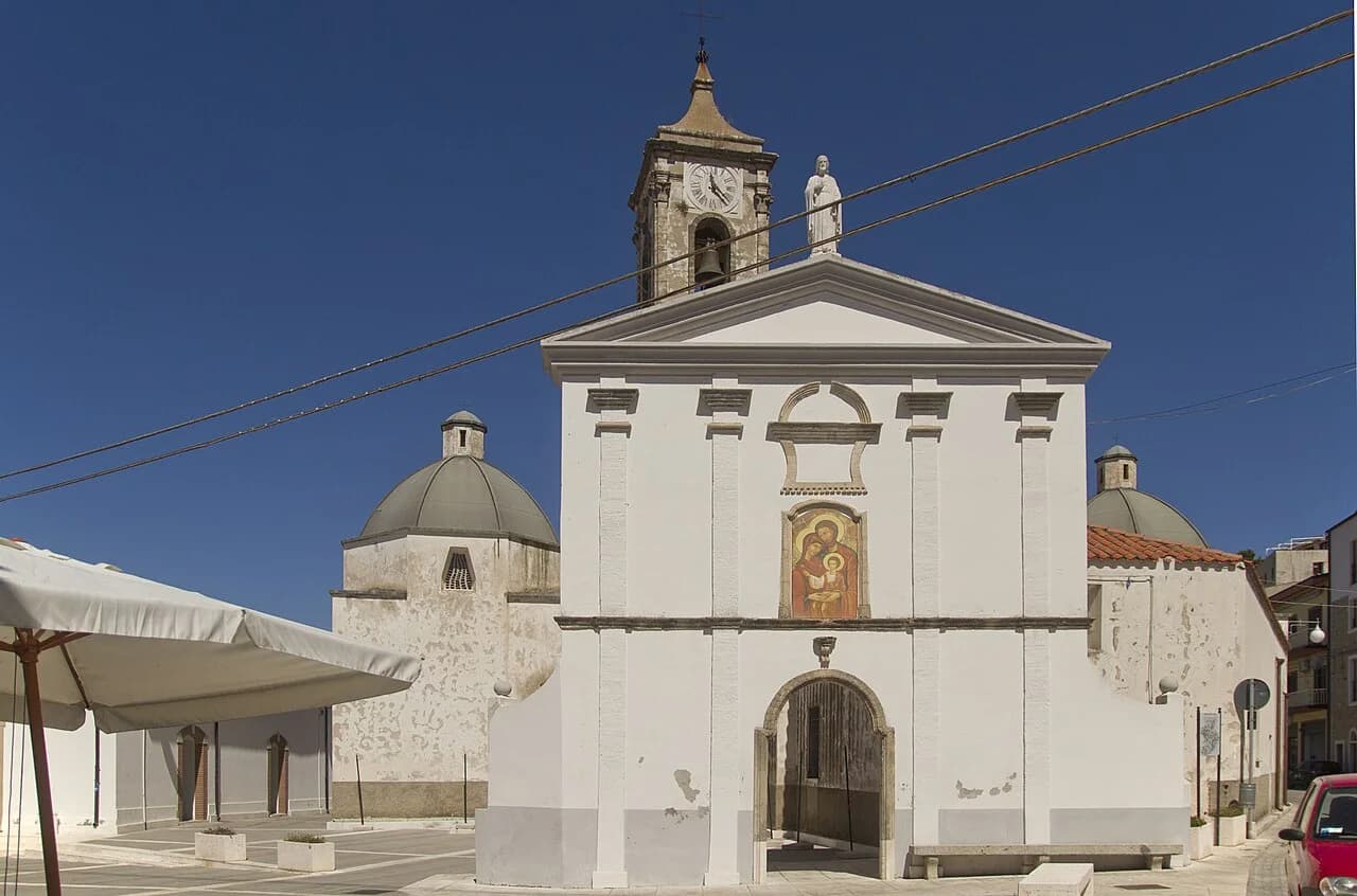 Église San Nicola dans le village de Baunei