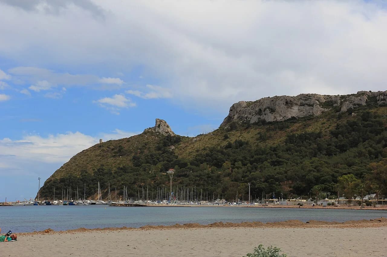 Falaises de la Sella del Diavolo sur le littoral de Cagliari