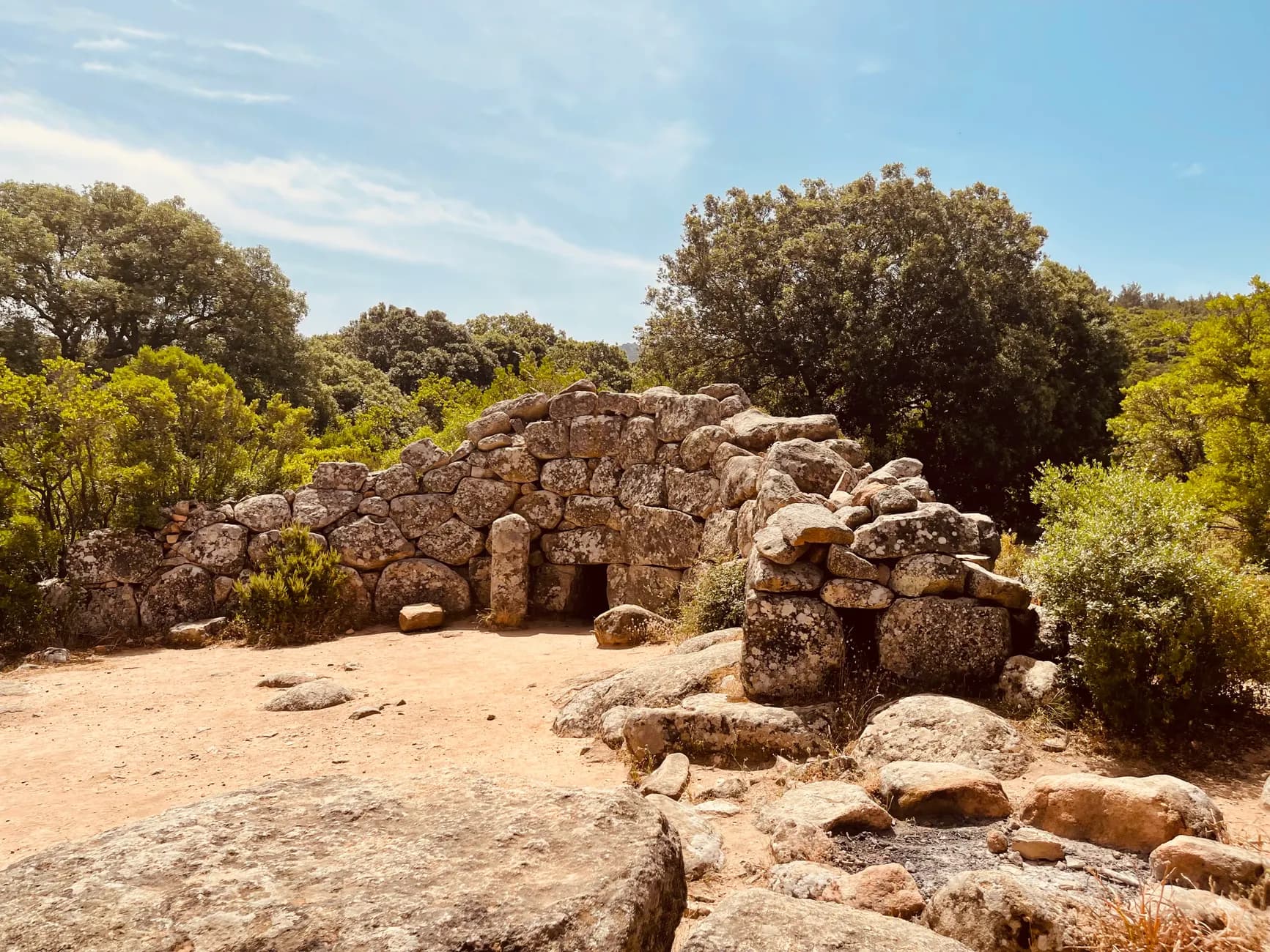 Nécropole de Montessu : accès, terrain et parcours de visite